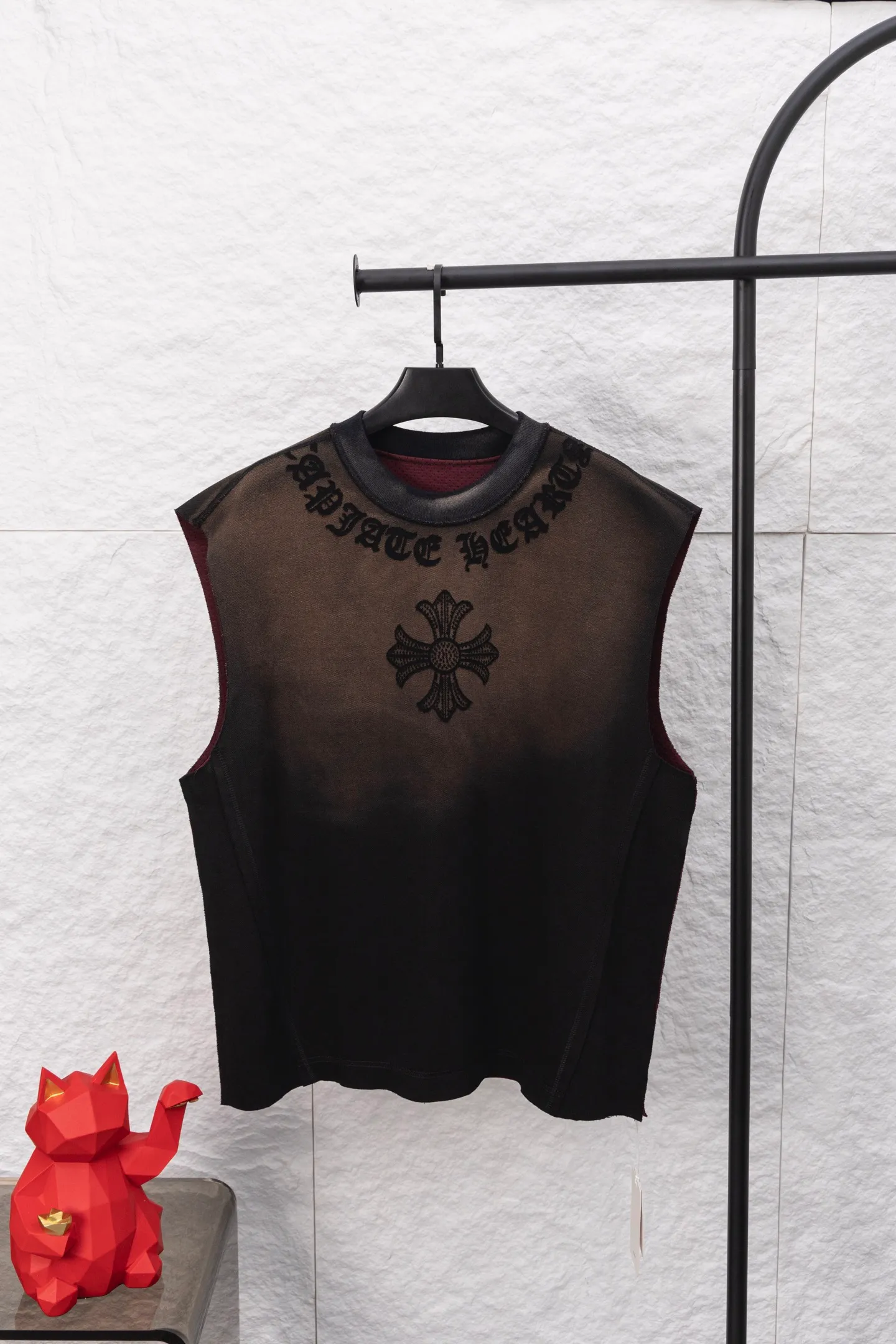 P170 Style No./F051 Chrome Hearts New Sleeveless Round Neck T-shirt 320g heavy-duty synthetic fabric The upper body is wide and stylish. The lining has an icy feel. The waist is spliced ​​and cut. The oversize version highlights the trendy design. Fabric: 320g. Fit: Loose. Color: Zong.
